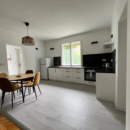 Apartament Pelso D'oro Apartmanhaz